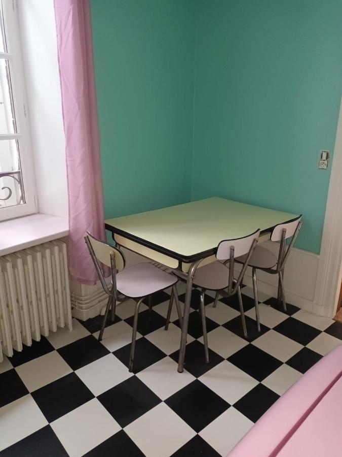 Apartamento Retour vers le passé Thiers Exterior foto